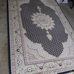 Persian Carpet In Great Condition Nothing Wrong With It.5×8 Feet. Clean ,