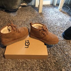 Boy Uggs Size 5