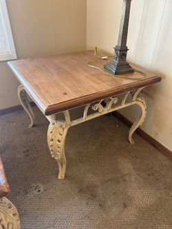 Free coffee table and side tables must take the 3 pieces