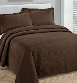 New Queen Bedspread