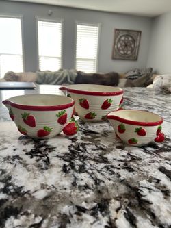 Strawberry Ceramic Bowl Set – 3 Piece Mixing & Pouring Bowls