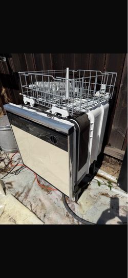 Built-In Dishwasher with Racks