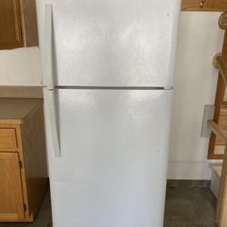 Kenmore refrigerator/top Freezer