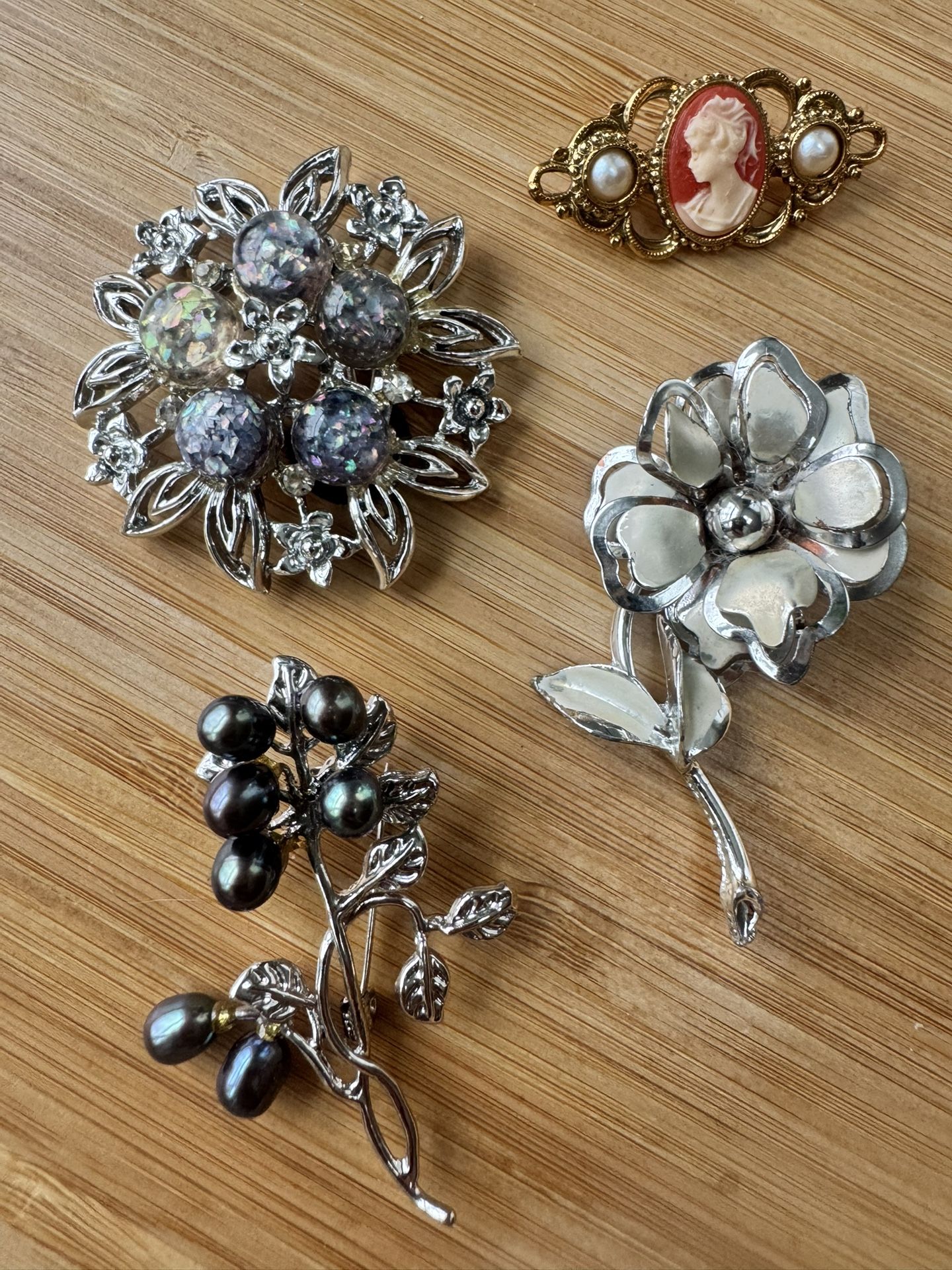 VTG Brooches Collection. Set Of 4