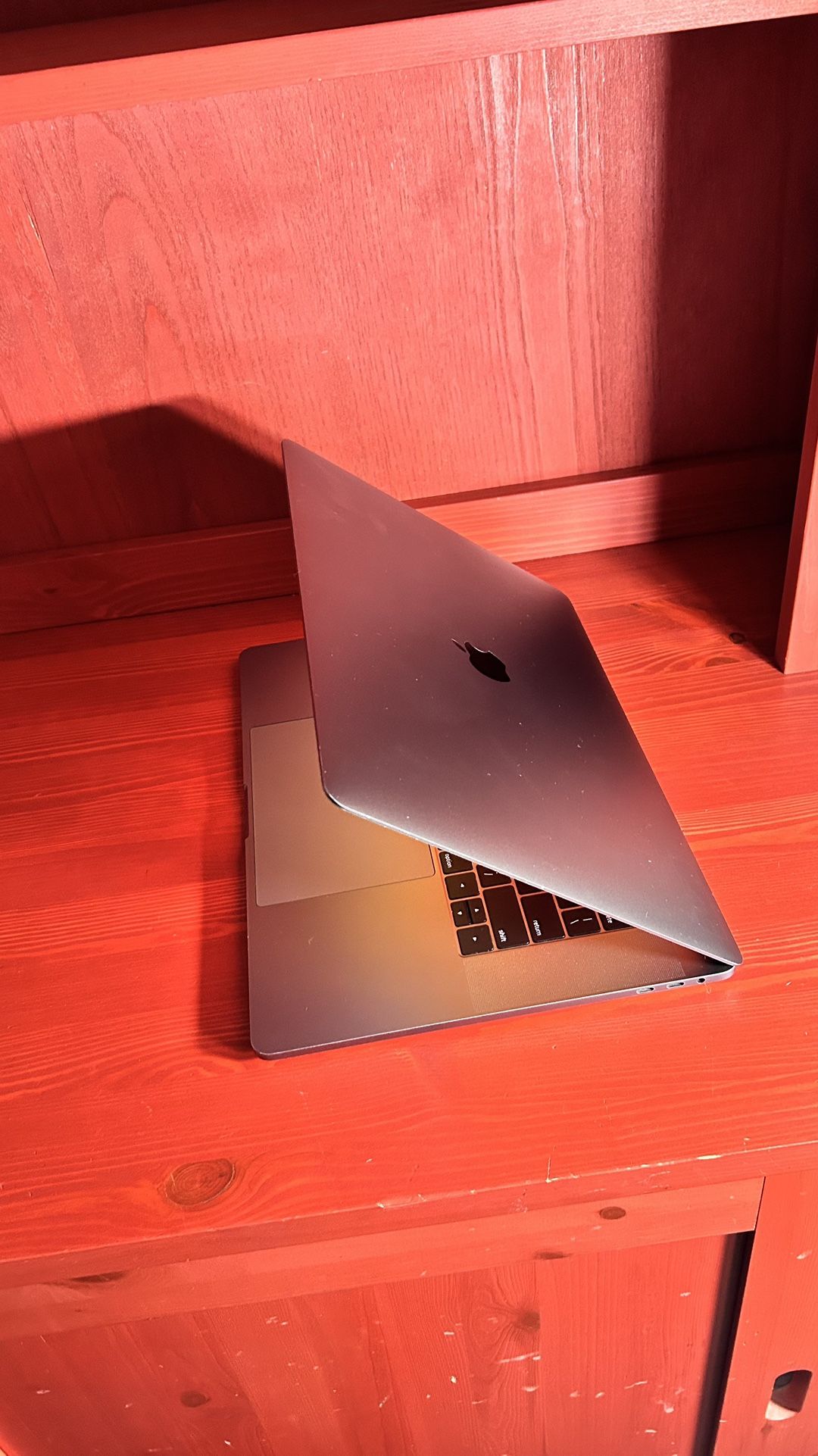 Apple MacBook Pro 15” Retina, Touch Bar 16GB RAM I7, 512GB SSD $460