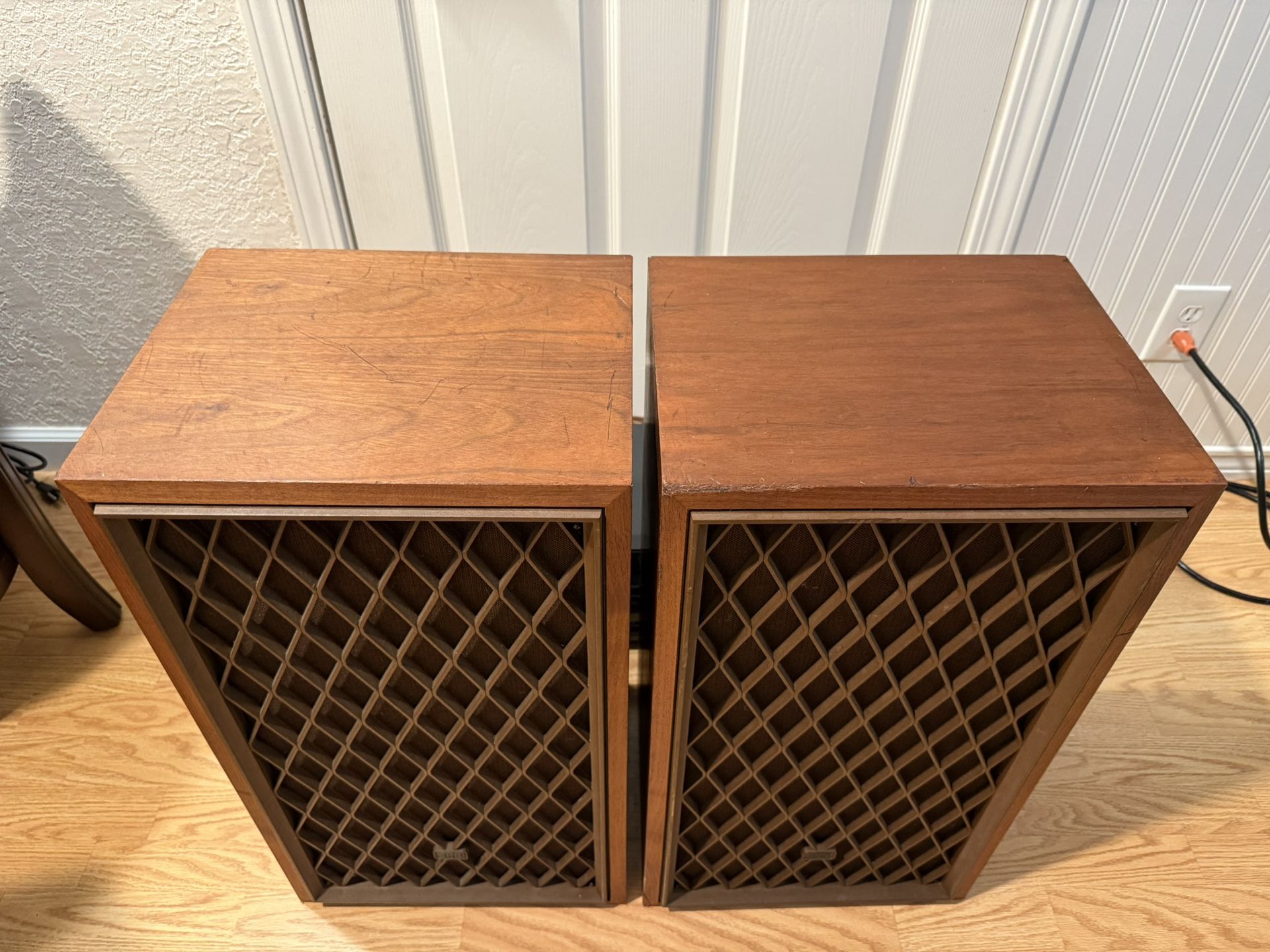 Allied Nova 8B 3-Way Speakers (Excellent Condition)   