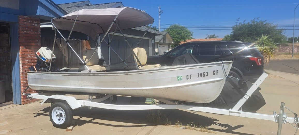 14 Ft Aluminum Fishing Boat Excellent Condition