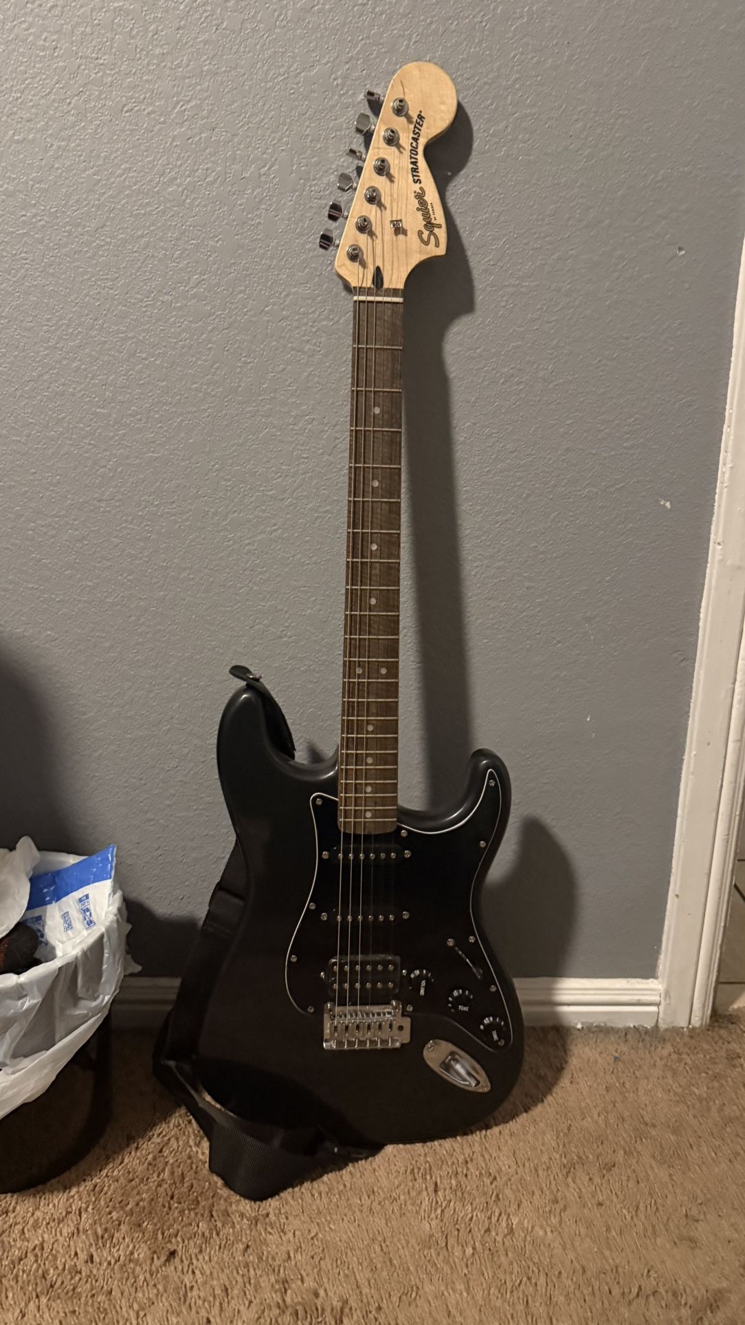 Squier Affinity Series Stratocaster Electric Guitar Pack + Amp + 3-Month Guitar Lessons