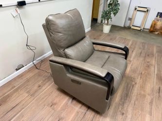 Shayne Leather Power Recliner with Power Headrest
