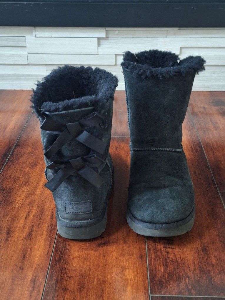 UGG Bailey Bow II Black Suede Sheepskin Boots Size 8