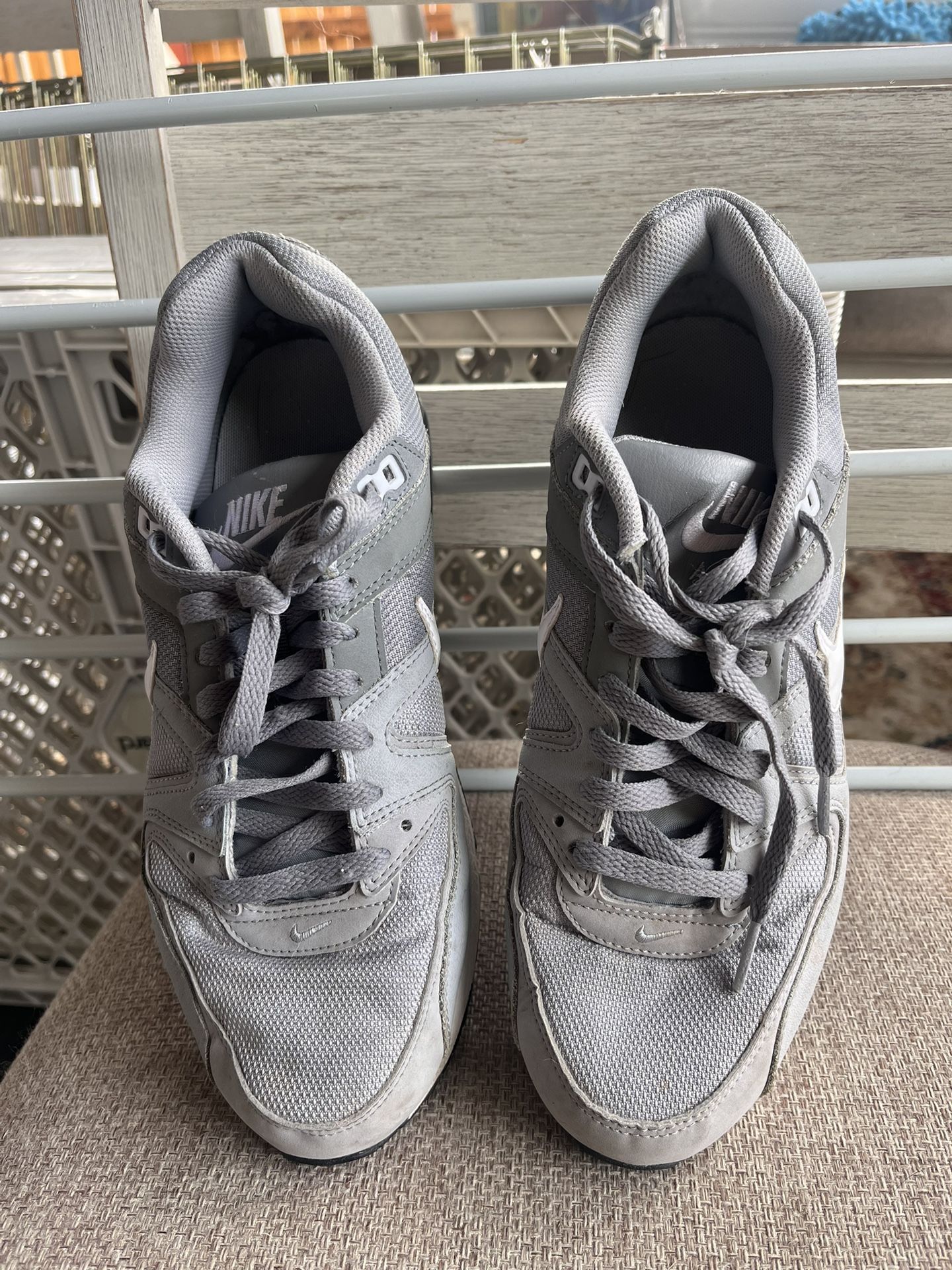 Size 9.5 Nike Air Max Gray Shoes Unisex
