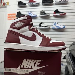 Jordan 1 $190 size 13 & 14  inside Mercado DESERT SKY MALL