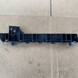 2009,2010,2011,2012,2013 Subaru Forester Front Right Bumper Bracket