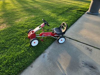 Radio flyer vintage pedal car