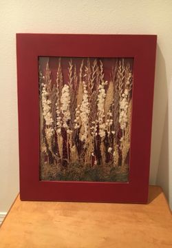 Very UNiQUE wall hanging made with dried flowers. Purchased at the Edmonds Arts Festival. No longer have the wall space to display so sacrificing at