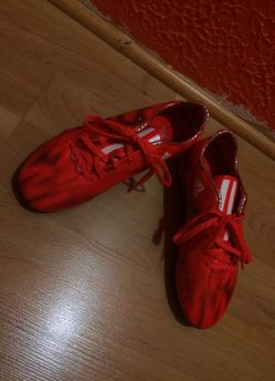Soccer shoes