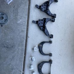 95–04 Toyota Tacoma 4x4 Upper & Lower Control Arm , and bushings Set –