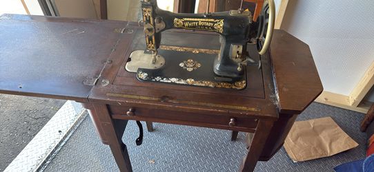 Vintage Rotary Greist Sewing Machine with Attachmentss