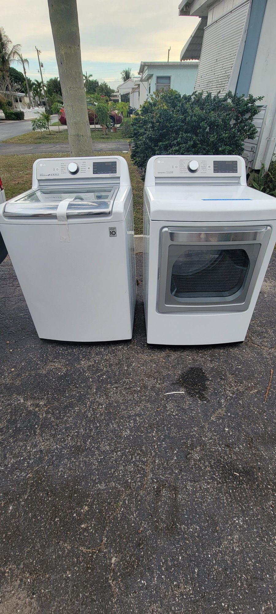 LG SMART LAUNDRY BUNDLE WASHER AND DRYER