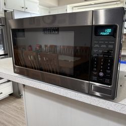 Microwave oven - LG - 2 cu ft. - 1200 watts 