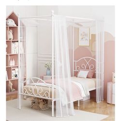 Girl’s Canopy Bed With Mattress