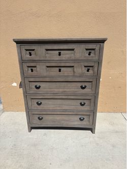Dresser