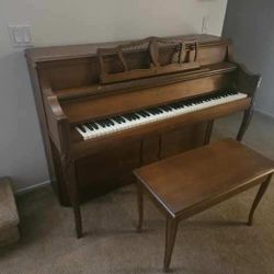 Hardman Piano