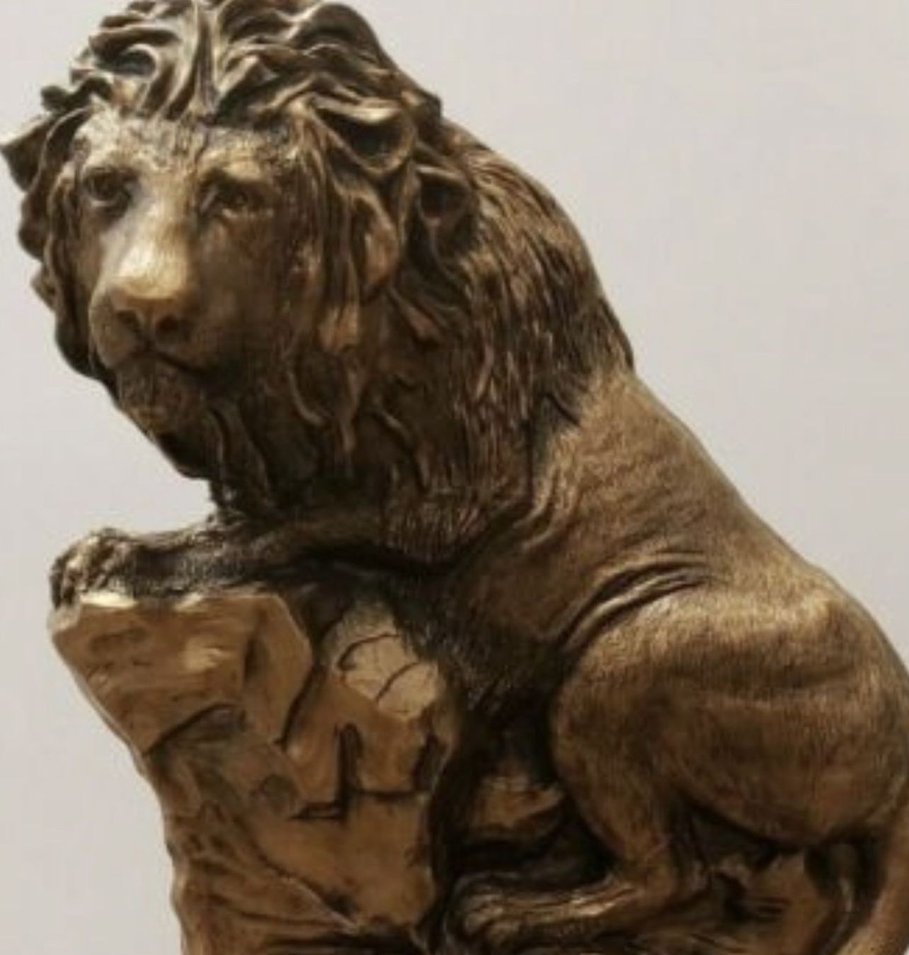 LOWENBRAU LION STATUE - VINTAGE