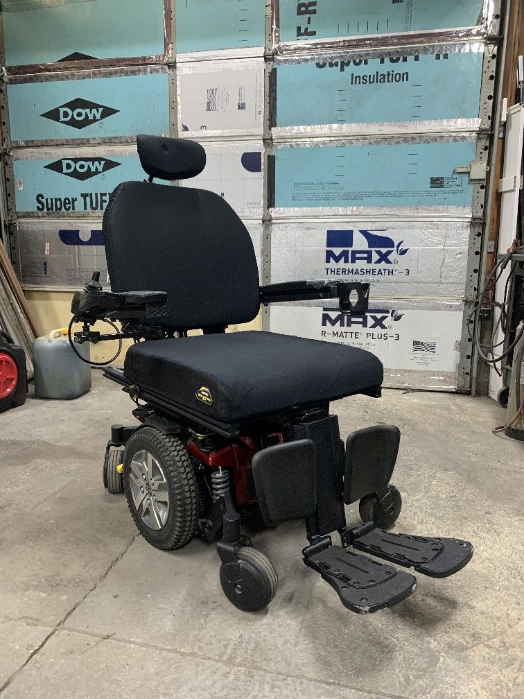 Quantum Q6 Edge I-level Power Chair