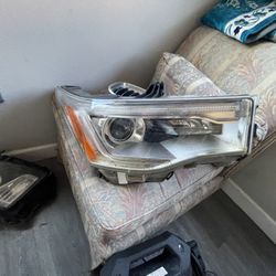 2017-2019 GMC Acadia right side headlight 