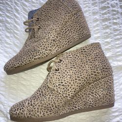 TOM’S Wedged Boot- Size 8 Women’s 