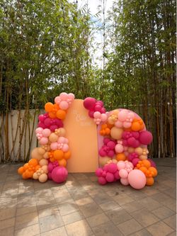 Baby shower balloon garland
