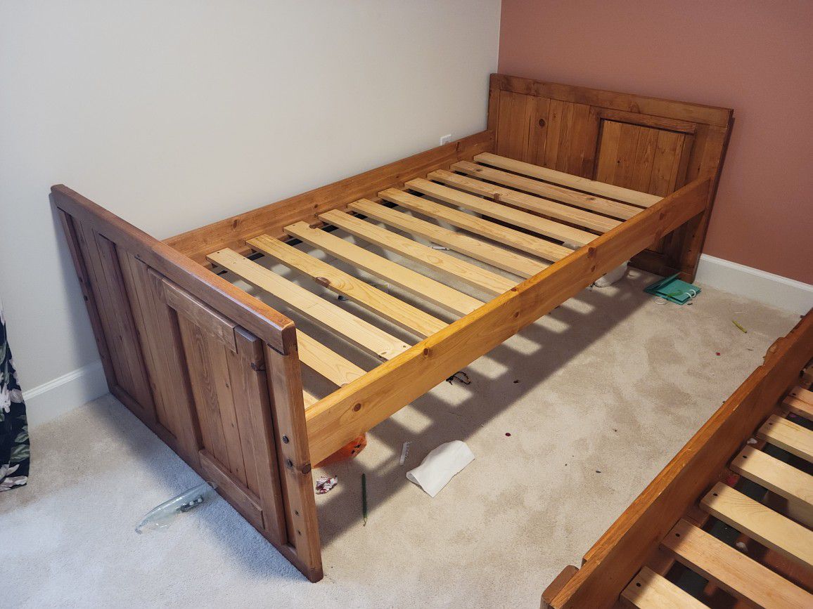 Twin Trundle Bed with 6 Drawer Dresser & Mirror