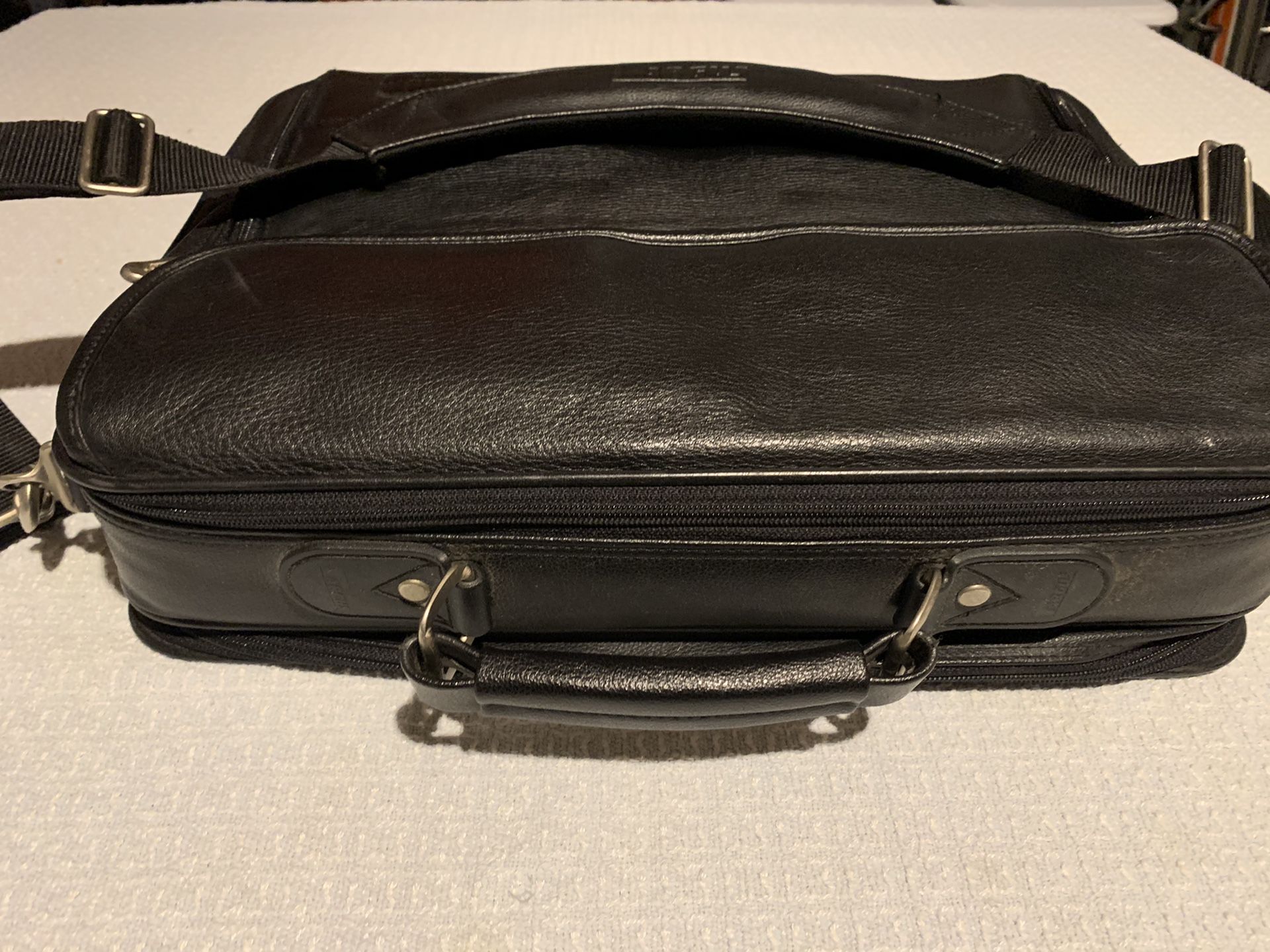 Targus black leather briefcase