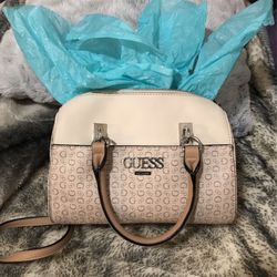 New~ Guess Purse.. Many Pockets, Extra strap Includedq