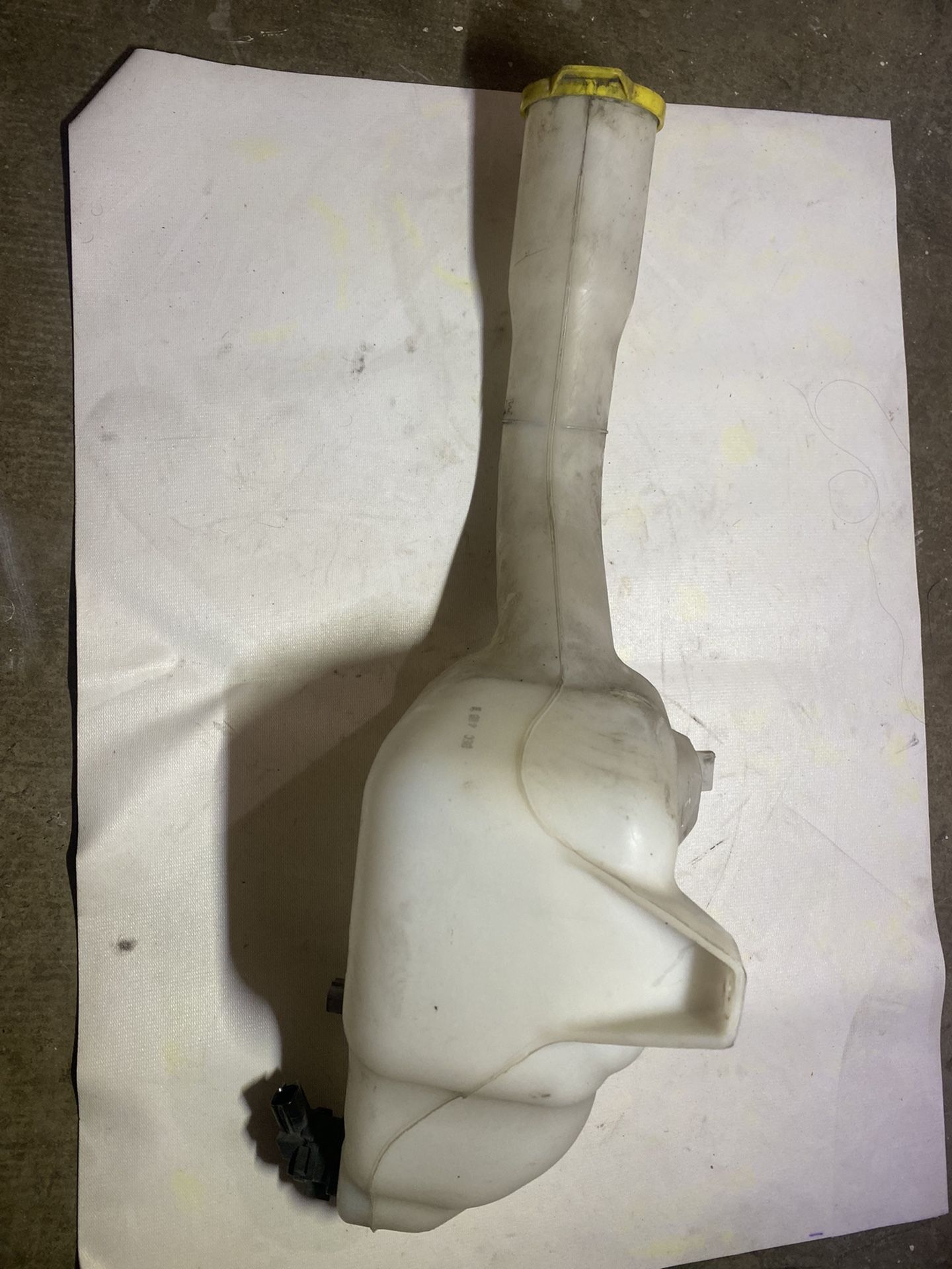 Chrysler 300 Windshield Reservior Oem 