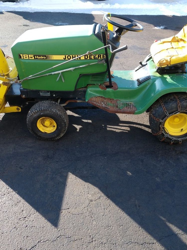 John Deere 185 Lawn Tractor With Blower