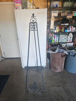 Decorative metal easel