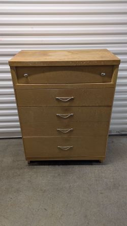 Mid century dresser. Free delivery 👍