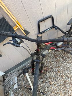 Fuji Adventure mountain bike, 27.5" wheels.