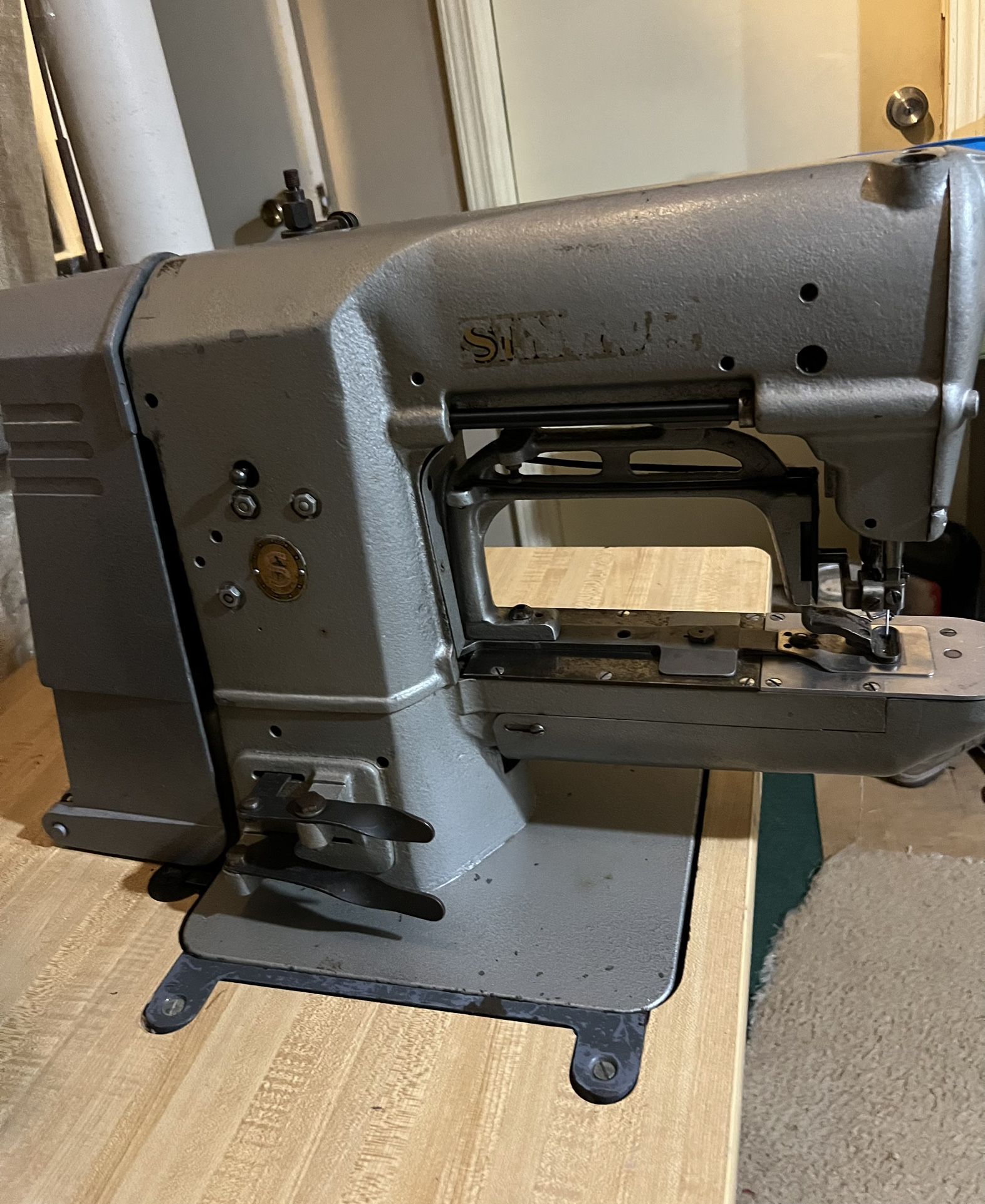 Singer: Bar Tacking Industrial Sewing Machine