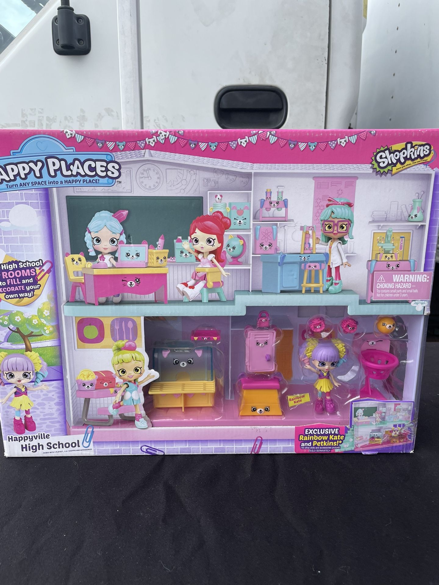 SHOPKINS HAPPY PLACES HAPPYVILLE HIGH SCHOOL PLAYSET