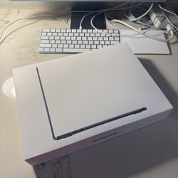 Apple 13” MacBook Air M4 Chip 16GB Ram 256GB! New sealed in box! We offer financing!