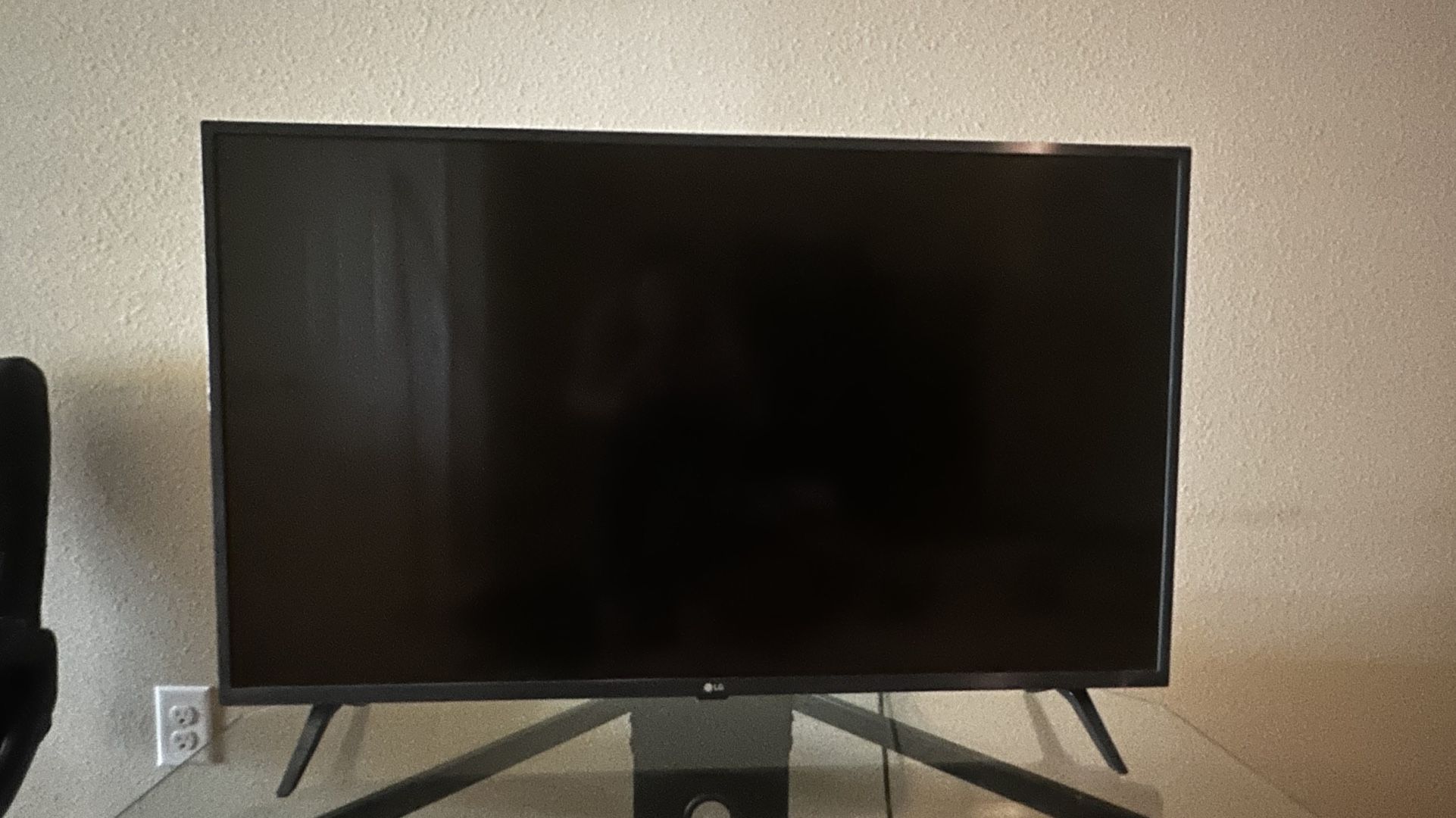LG 43 “ Smart LED TV