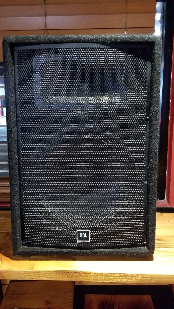 JBL JRX200 (PAIR) + Behringer Mixer
