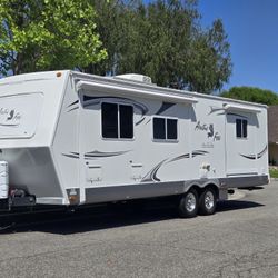2010 Northwood Arctic Fox 29L silver edition