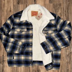 New Men’s Size Medium Levi’s Plaid Sherpa Jacket