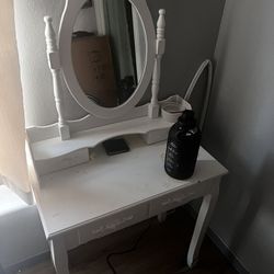Girl Vanity Makeup Desk
