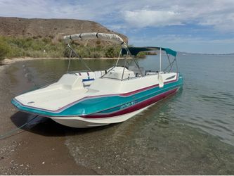 Hallett Deck Boat