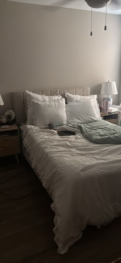 Queen Tufted Bed Frame